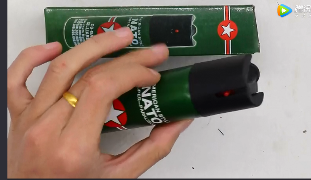 意警方查扣華人電擊槍和辣椒水，是武器不是防身用品？