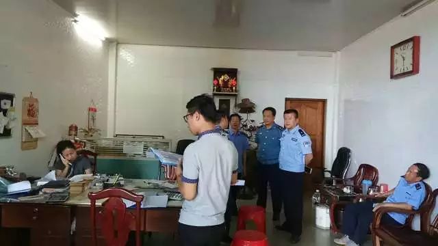 民警抓捕盜車團伙時反被噴催淚劑