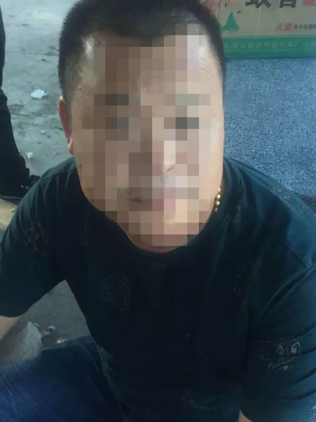民警抓捕盜車團伙時反被噴催淚劑